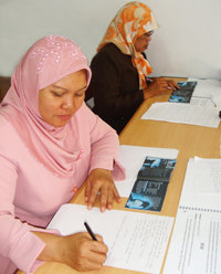 Membimbing siswa-siswi ke jalan kehidupan bebas narkoba memerlukan sesi-sesi pelatihan guru, seperti yang dilakukan di Yogyakarta, Indonesia pada Seminar Para Pendidik tentang Kebenaran Tentang Narkoba. 